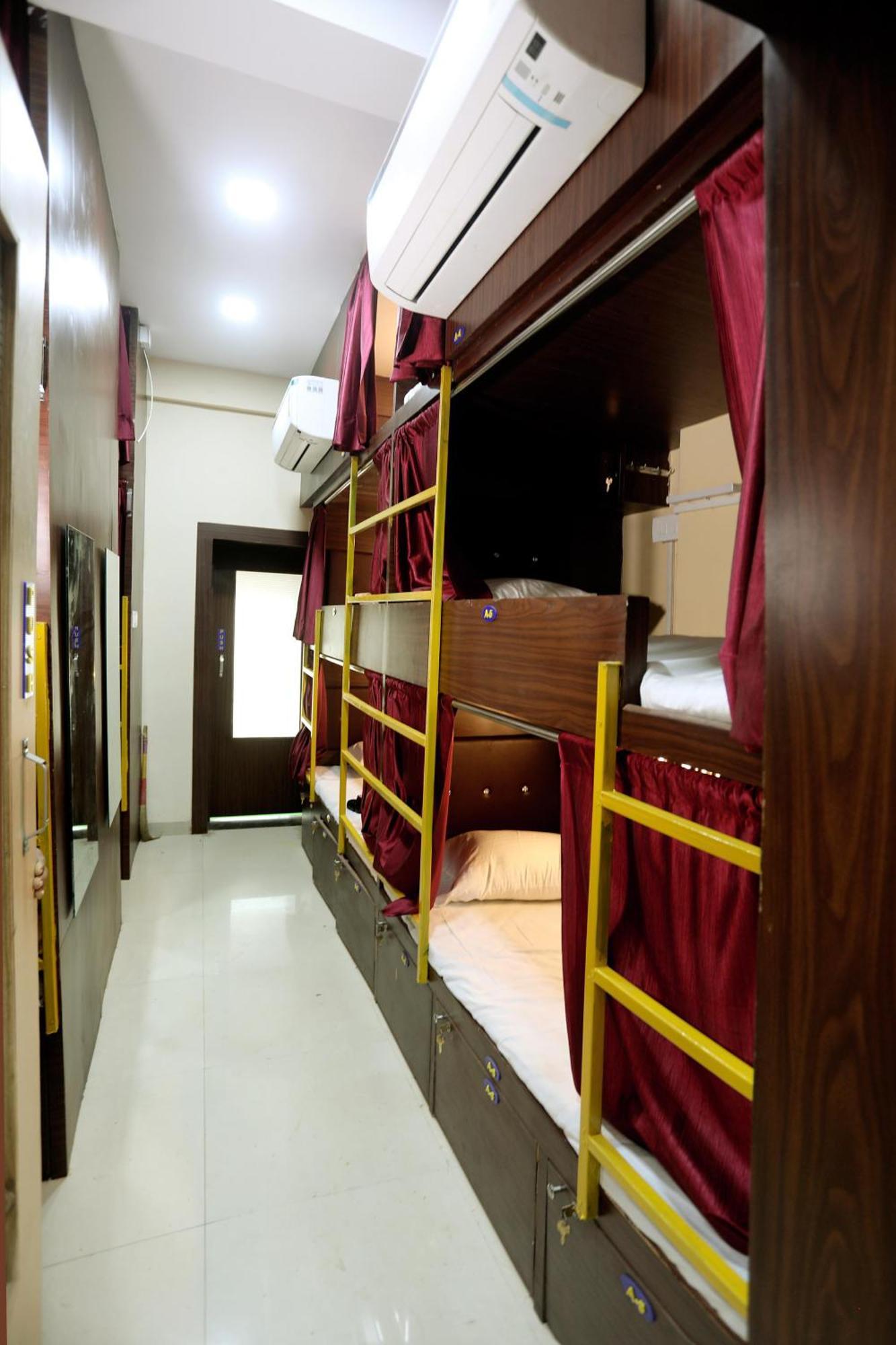 Hostel Neon Nest Suits Asalpha Metro Bombaj