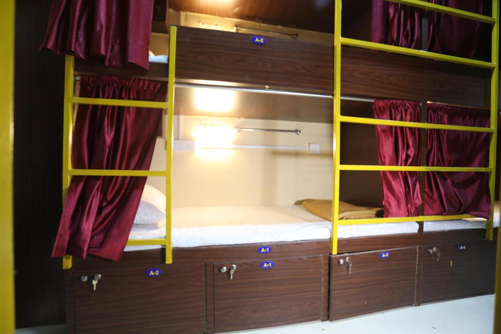 Neon Nest Suits Asalpha Metro * Bombaj